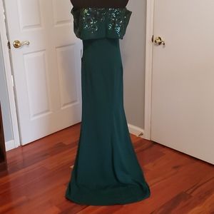 Beautiful Sequined Emerald Green Gown!